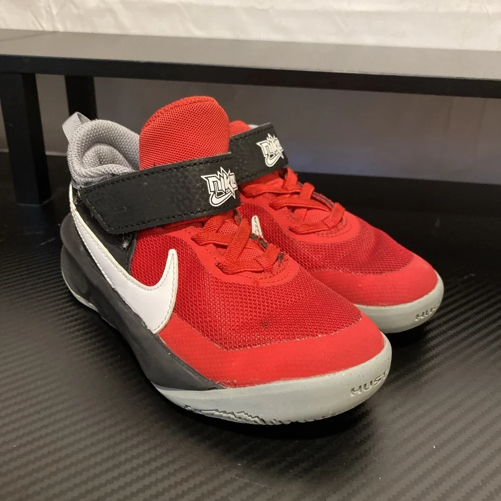 Little Kid's Nike Team Hustle D SZ 11c  University Red/White‎ (CW6736 607)